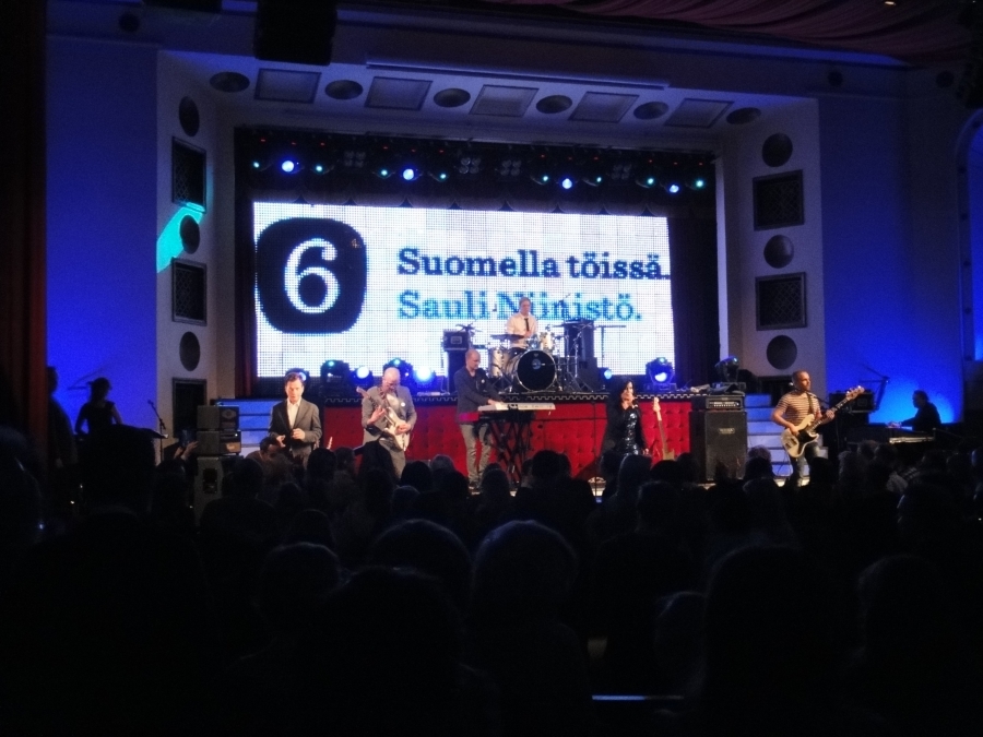 Ja sitten iltatällaisissa työn juhlissa eli Saulin Vaalikampanjan bileet Helsingin Apollo Live Clubilla...