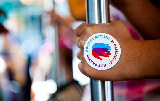 ei_rasismille22_kasi_ratikassa_1